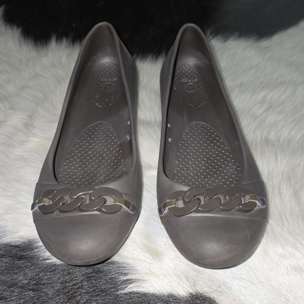 SOLD ***** Crocs Gianna Chain Link Womens Size 6 Brown Casual Ballet Flats - Picture 2 of 6